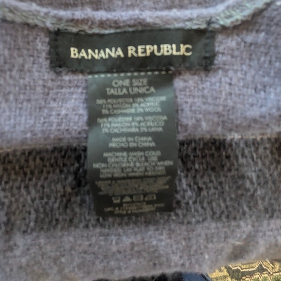 Banana Republic Poncho Women OS Grey Black Plaid Cashmere Wool Blend Fringe Wrap - Picture 5 of 7